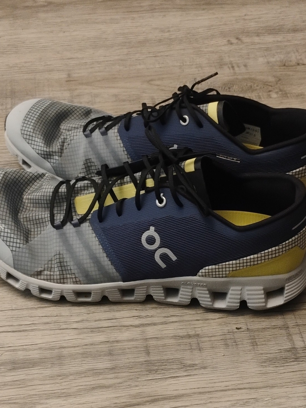 On Running Men's Athletic Shoes in Navy, Gray and Yellow Size 14